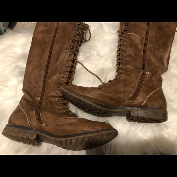 Brown leather lace up boots - Picture 2 of 4